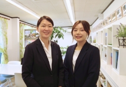 笑顔で迎える橘のスタッフ