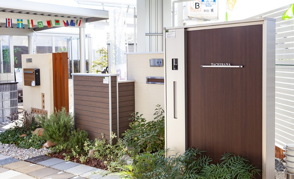 橘展示場のデザイン門柱コーナー