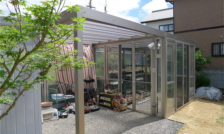 趣味の多肉植物を楽しめる見た目もきれいなオリジナル温室