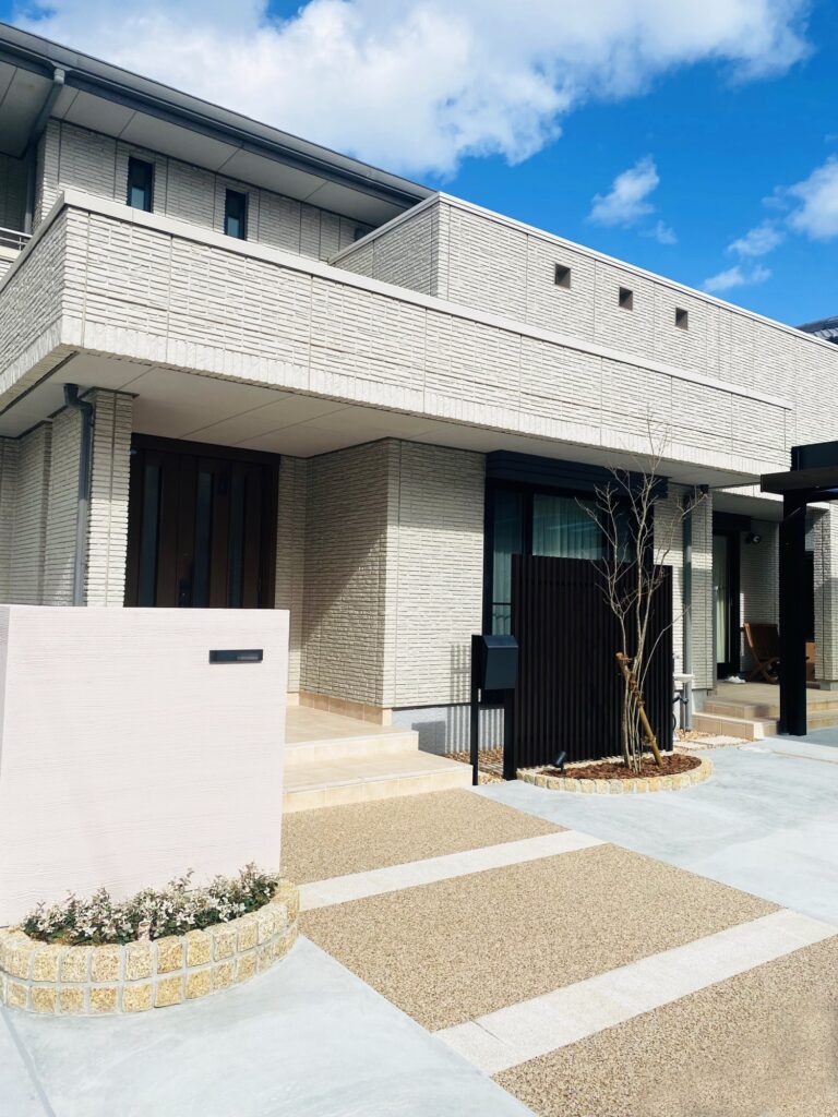 外構のプロが伝授！家との調和をつくる「色づかい」のコツ