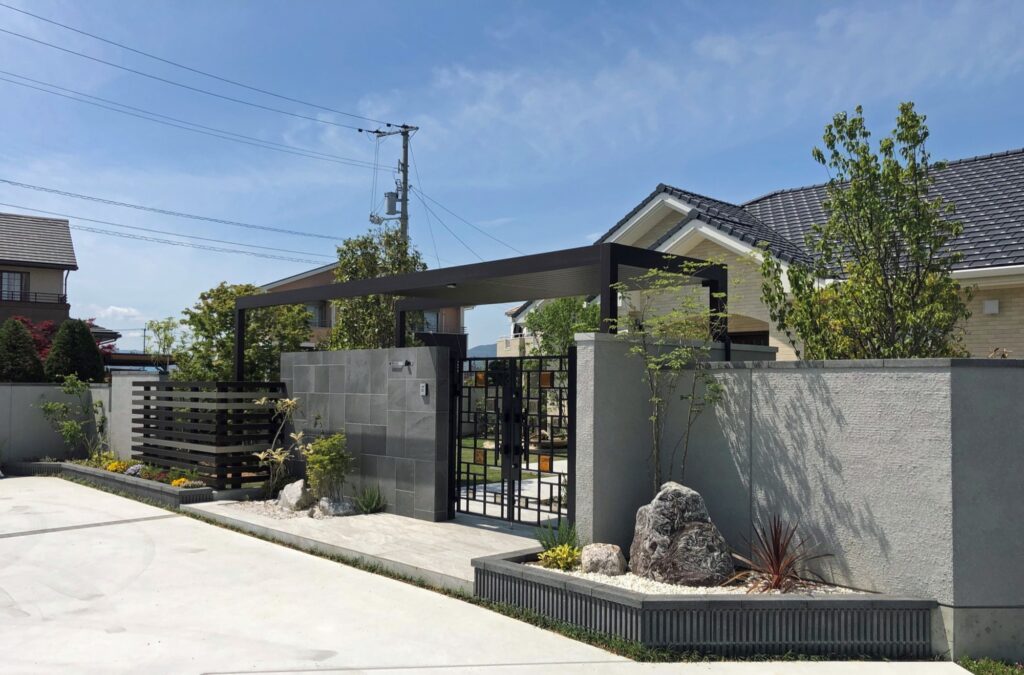 業者選びで後悔しないために知っておきたいこと〜外構工事のトラブルを防ぐポイント〜