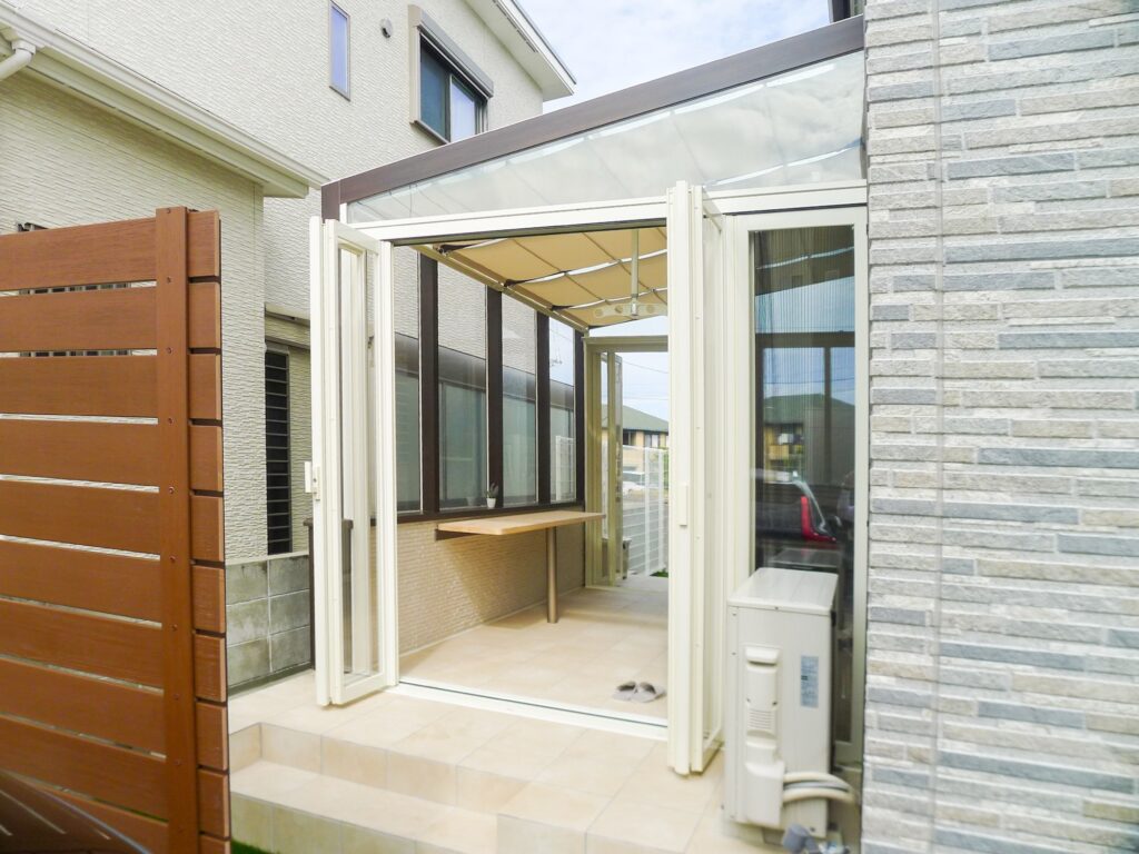 花粉の季節に役立つ外構アイデア｜「ガーデンルーム」という選択