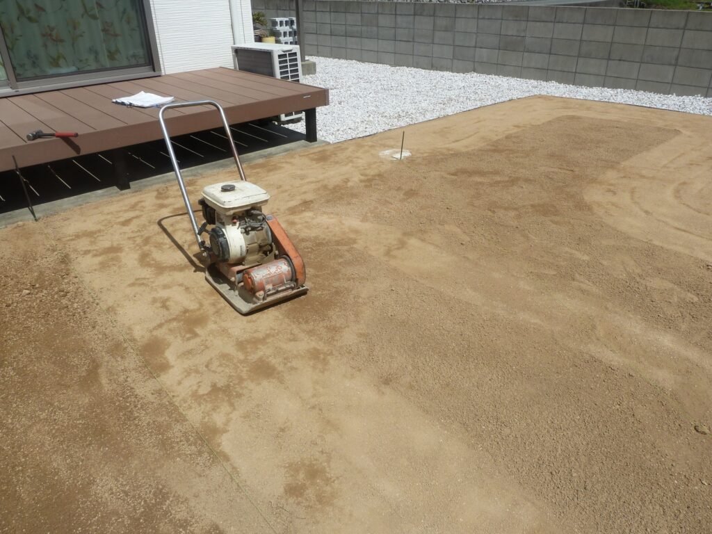 徳島の雑草対策は「今」が肝心！プロが教えるメンテナンスフリーな庭の作り方