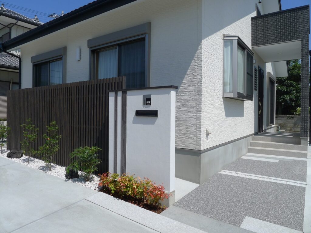 外構に“抜け感”をつくる！重たく見せないデザインのコツ