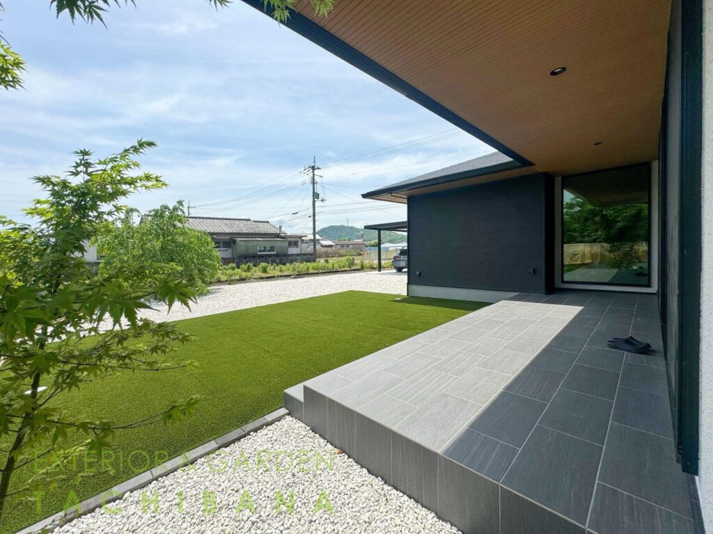 タイルテラスでつくる“おうち時間が楽しくなる庭”