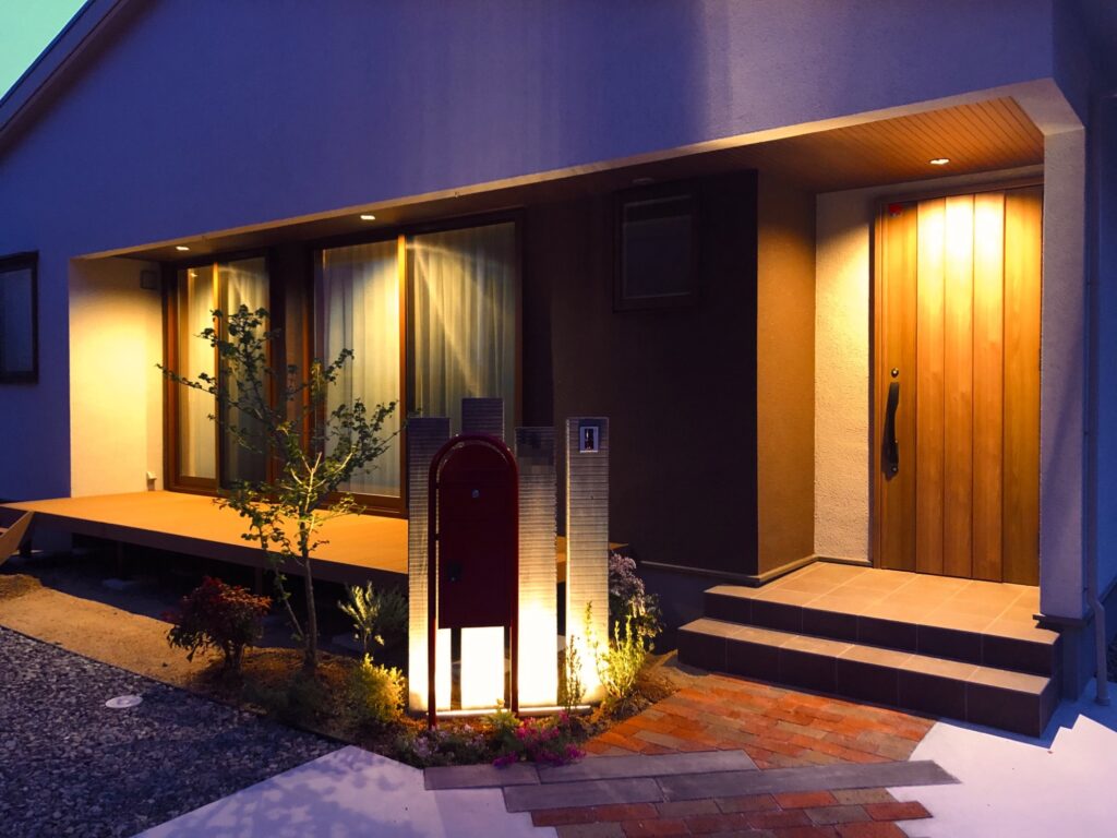 夜の庭をドラマチックに演出！徳島の住まいにぴったりな外構ライトアップ術